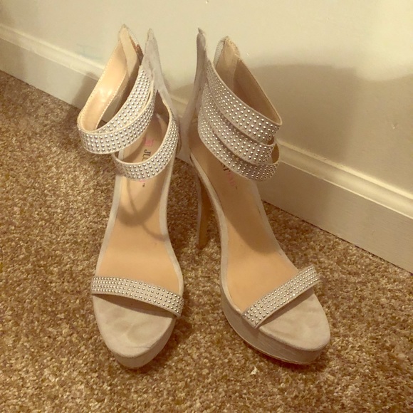 Shoes - Elegant Silver Diamond Studded Heeled Sandals